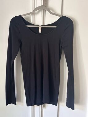 Nikibiki classic Black Long-Sleeve Scoop Neck Top